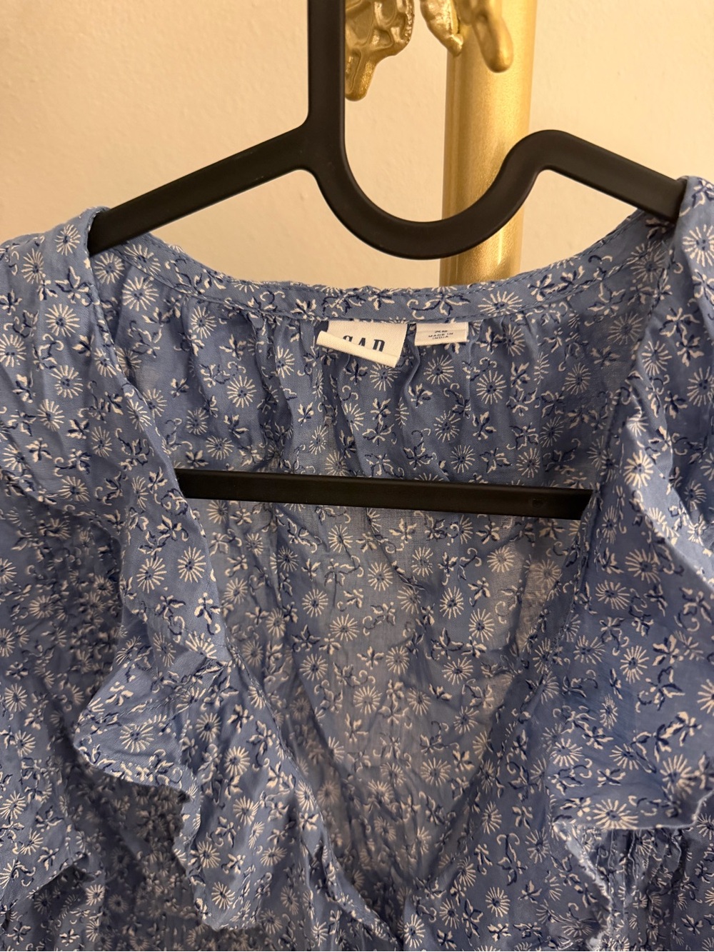 GAP Blue Floral Ruffle Button-Front Blouse - Picture 4 of 6